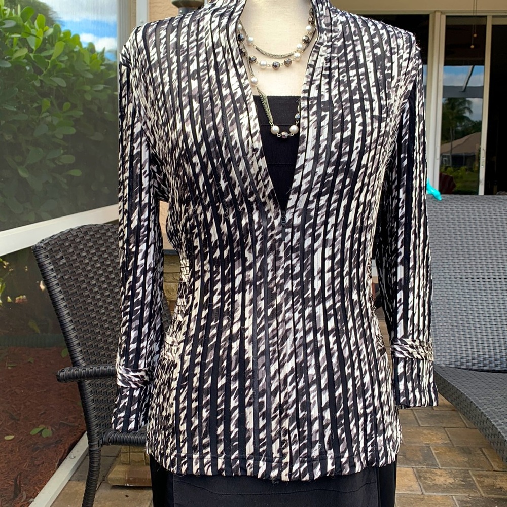 Chico’s zipper front jacket. Venetian style with detail on side and back. M/L